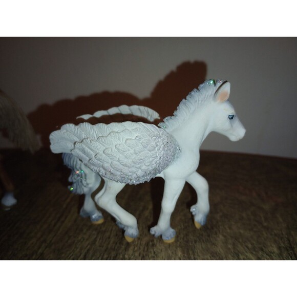 Schleich Horse Lot of 2: Bayala Retired 2006 w/Pink Blanket, Pegasus Foal 2010 - Picture 4 of 12